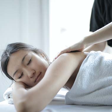 How Does Chiropractic Massage Differ from a Commercial Massage?