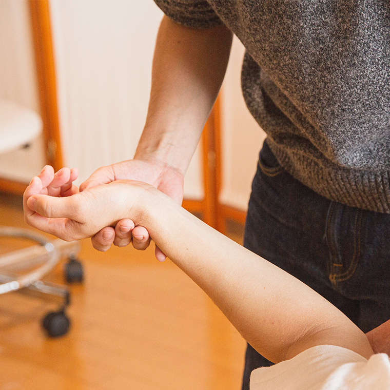 Can Chiropractors Help With Arm Pain? Exploring Chiropractic Solutions